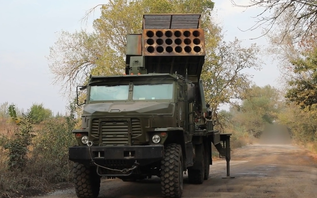 Nga công bố video nã pháo nhiệt áp TOS-2 vào mục tiêu ở Ukraine
